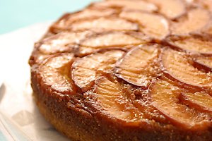 File:Caramel peach cake.jpg
